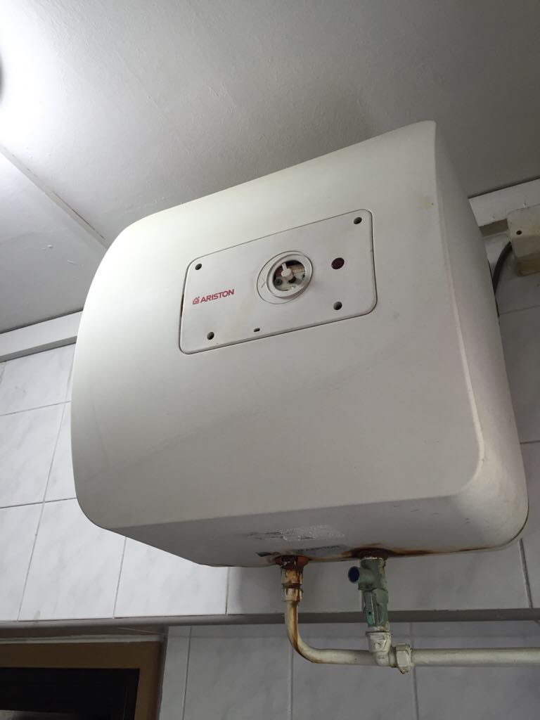 ariston-water-heater-leaking