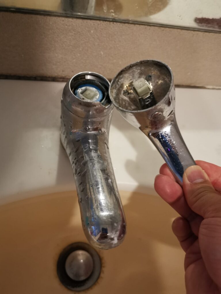 broken-faucet-handle