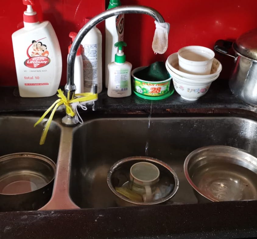 repair-leaking-kitchen-faucet-service
