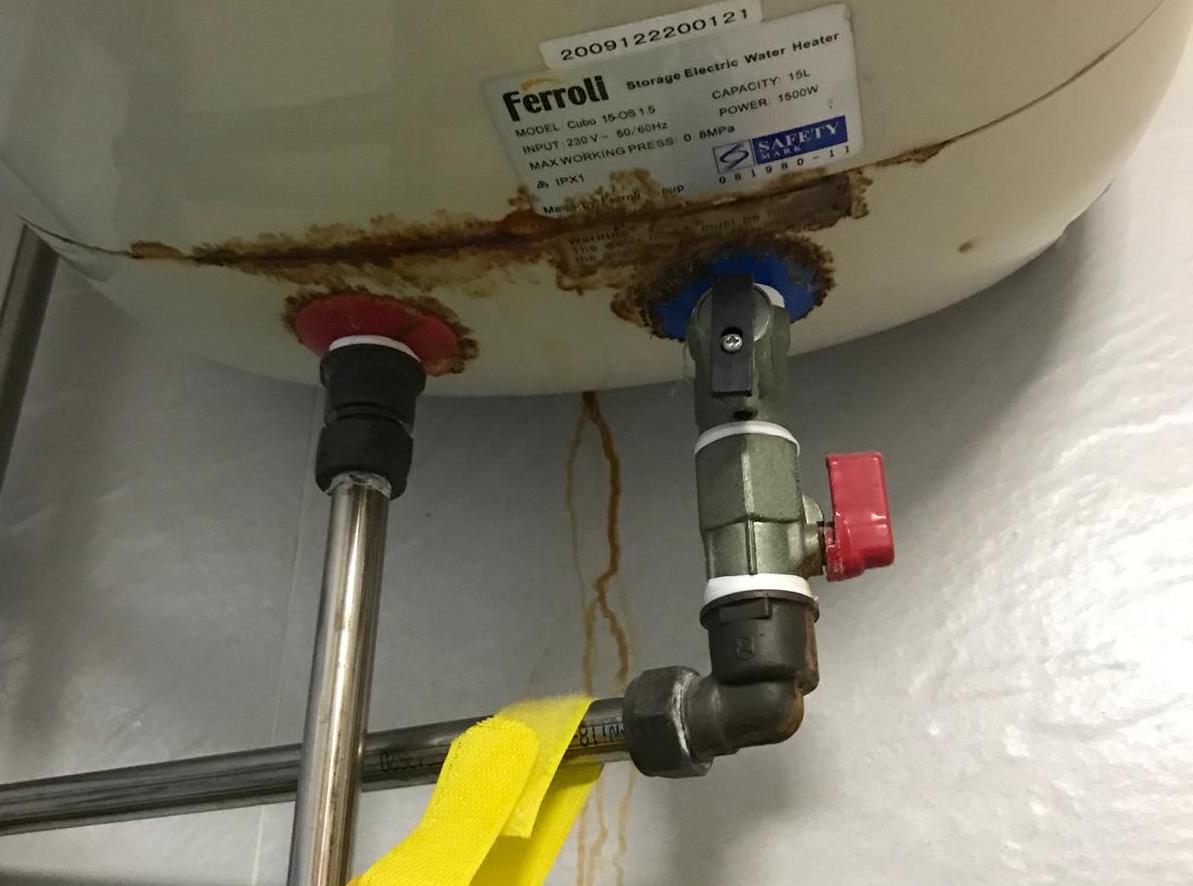 repair-water-heater-leak
