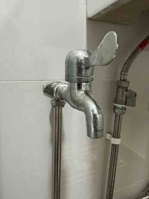 repair-water-tap-stiff-handle