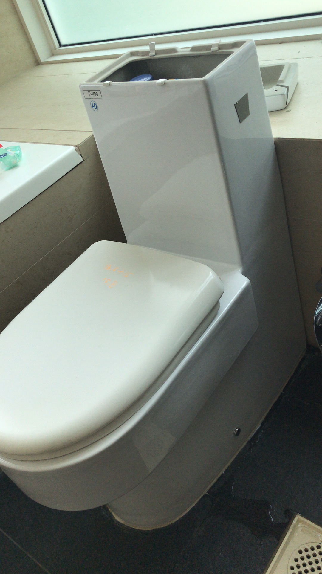 Leaking Toilet Identify Signs, Common Causes and Solutions