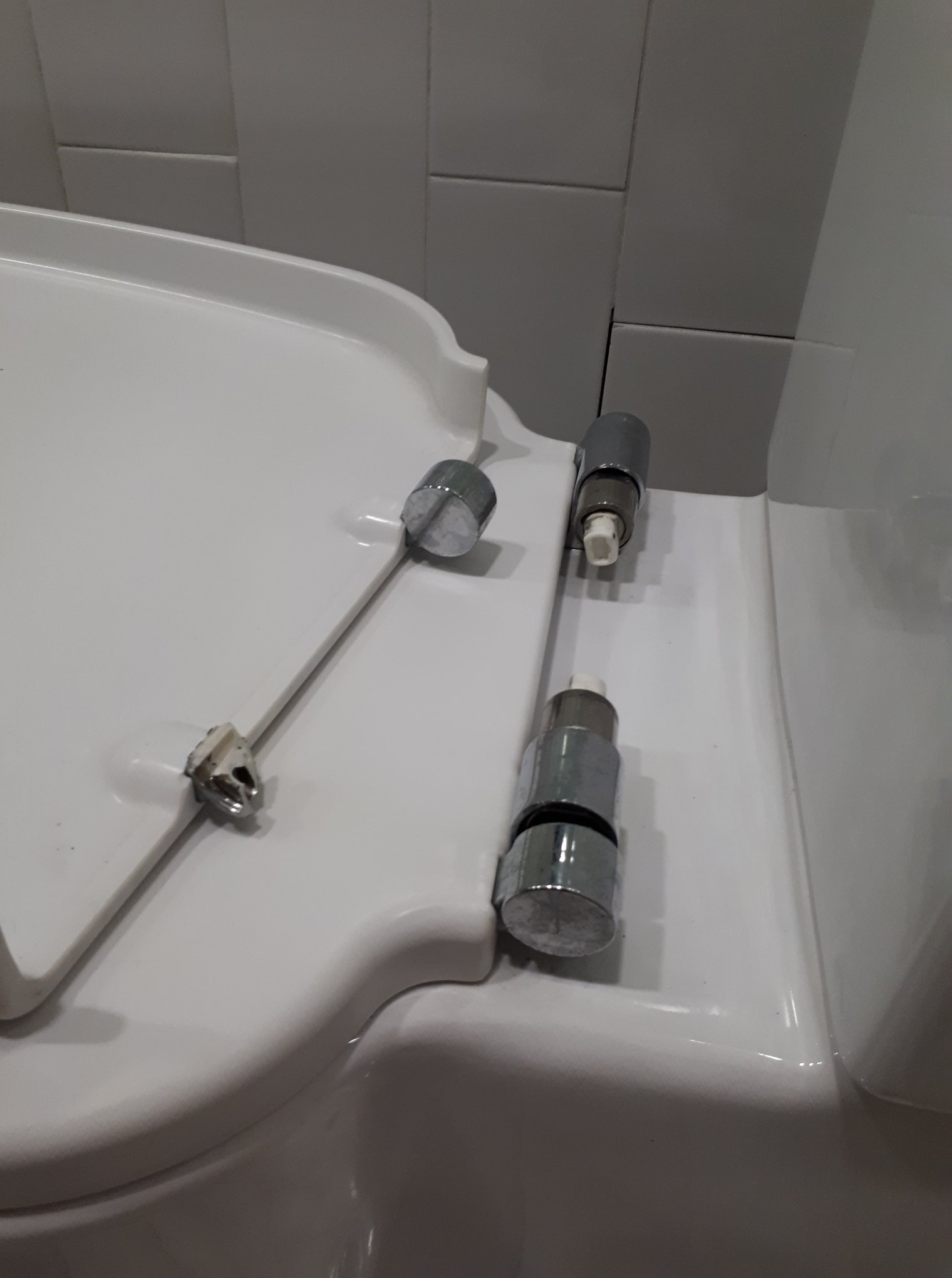 Replace Toilet Seat & Cover Common Issues & Their Solutions