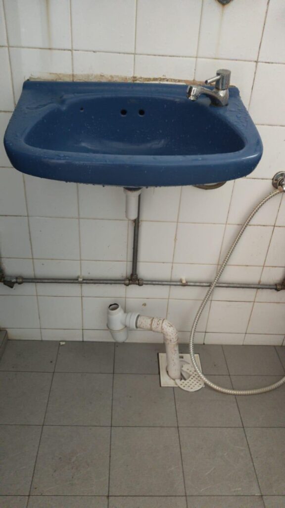 disconnect piping of wall-mounted basin