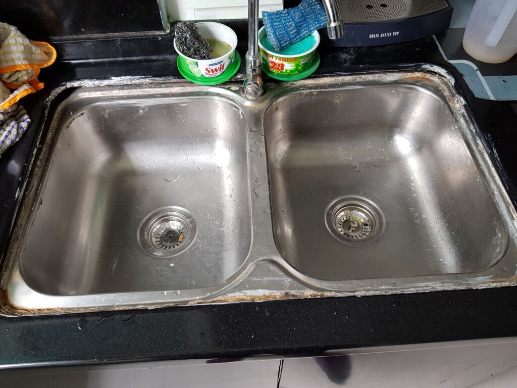 drooping undermount kitchen sink