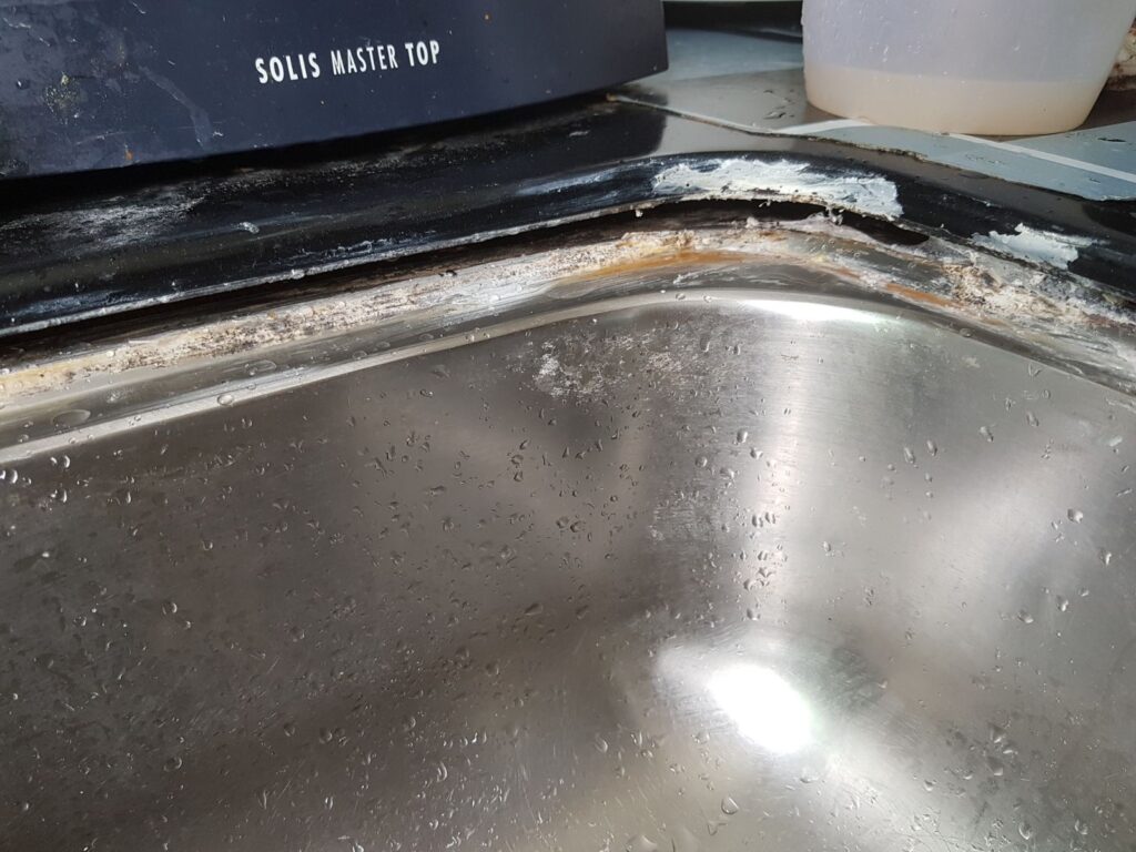 drooping undermount kitchen sink closeup2
