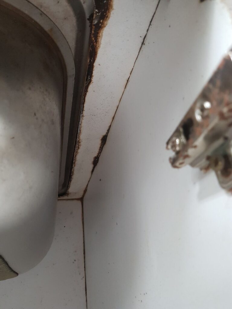 kitchen sink falling off due to rotten wood-rt