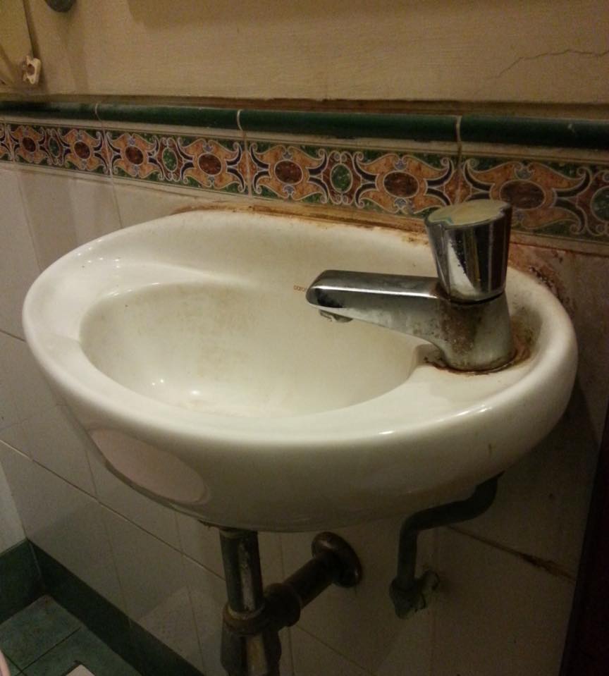 tiny wall mounted wash basin