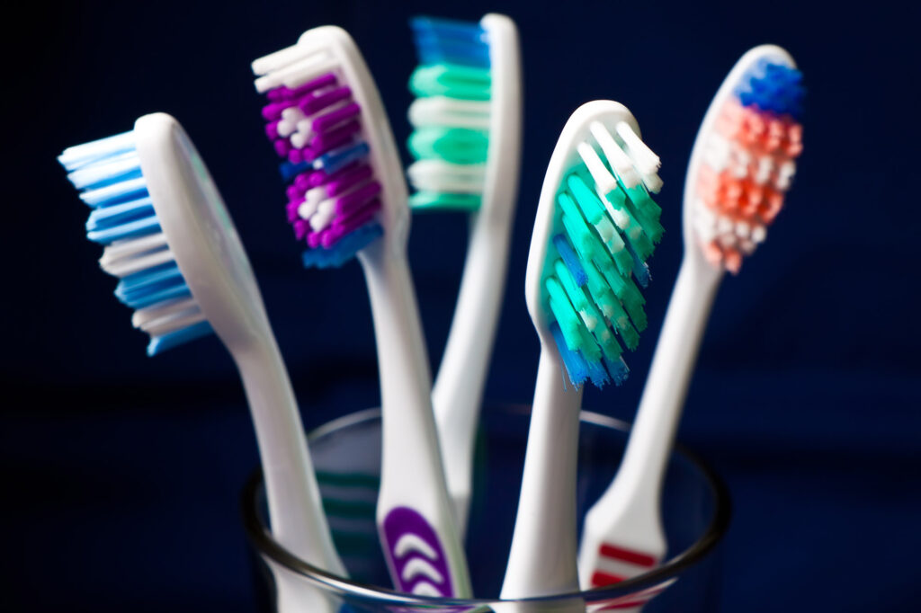 fact24 toothbrushes-contaminated-e-coli